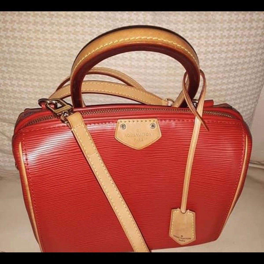 Accepting offers!! AUTHENTIC LOUIS VUITTON EPI DOC bb COQUELICOT